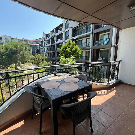 Apartment Rose Gardens 10