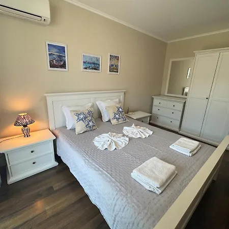 Rose Gardens 10 Apartment